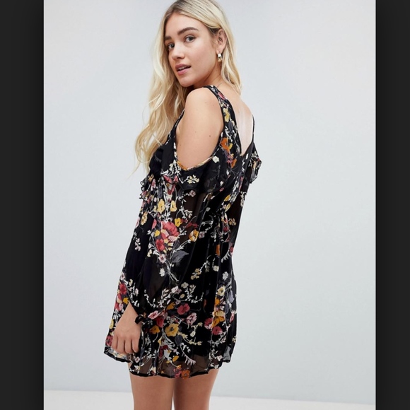 Trendy Floral Cold Shoulder Mini Dress - Picture 5 of 5